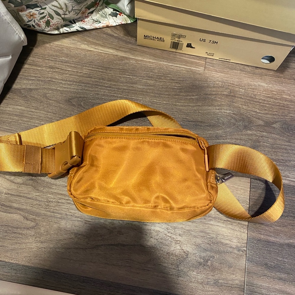 Lululemon belt bag